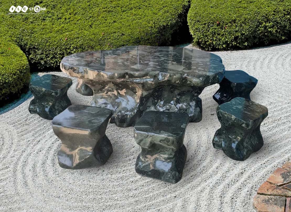 Bàn ghế đá tự nhiên