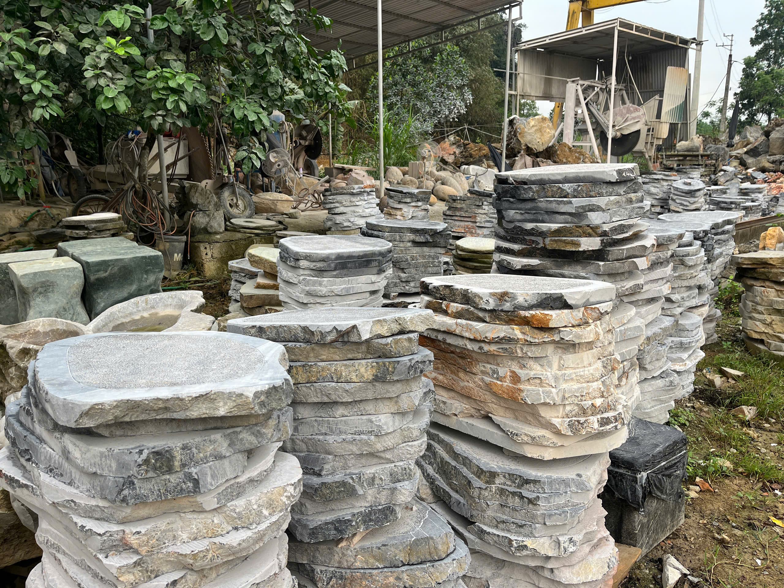 Đá Bước Dạo